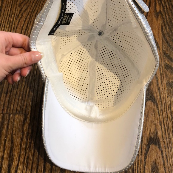 Silver hat - Picture 3 of 5